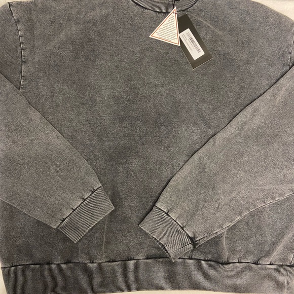 Relaxed acid wash sweatshirt - never worn tags on - Picture 2 of 6